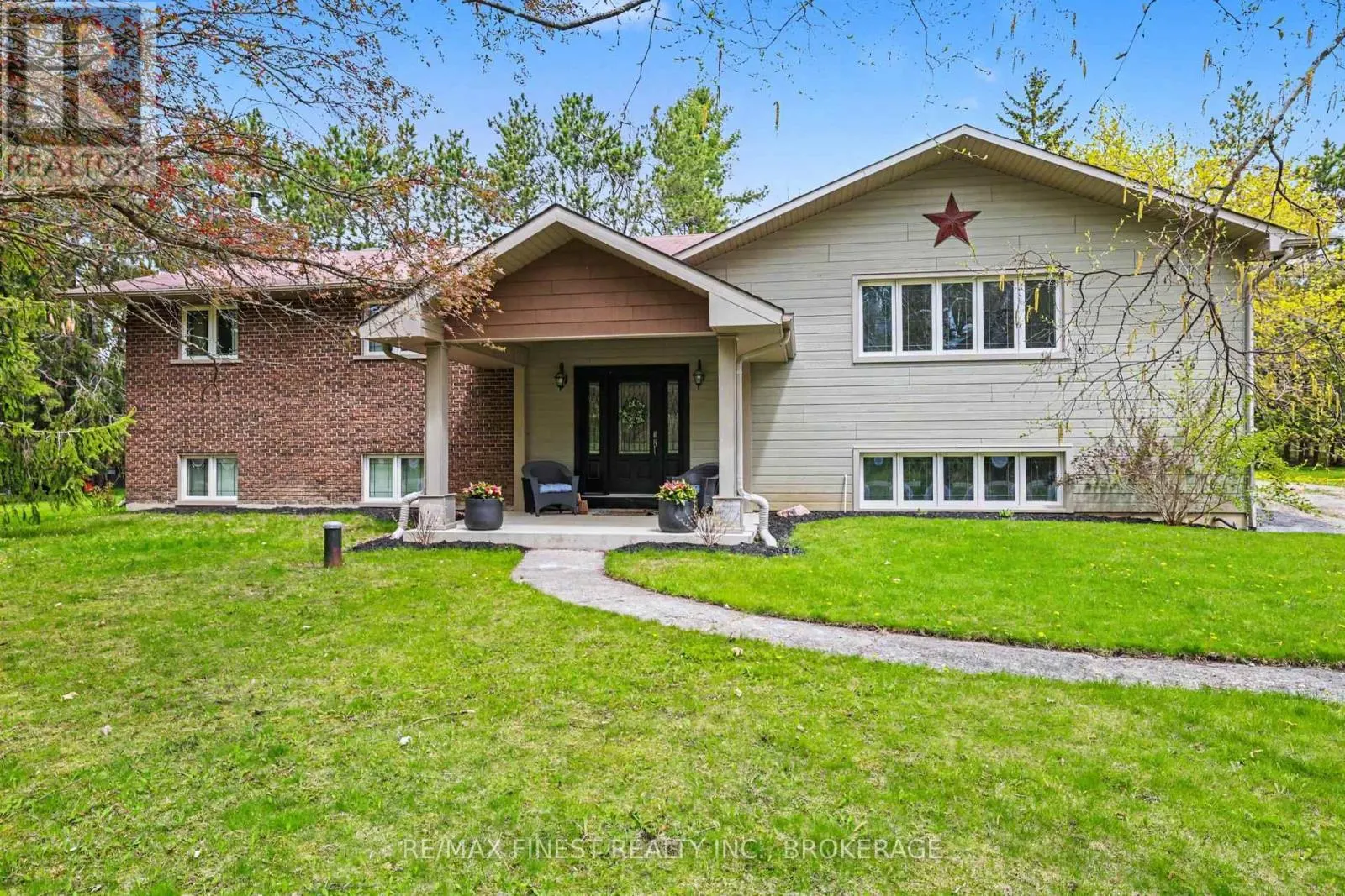 2518 RIDEAU FERRY ROAD
