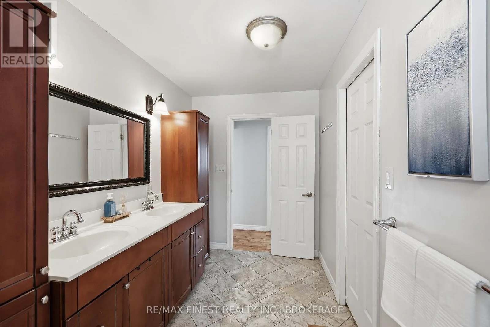 2518 RIDEAU FERRY ROAD