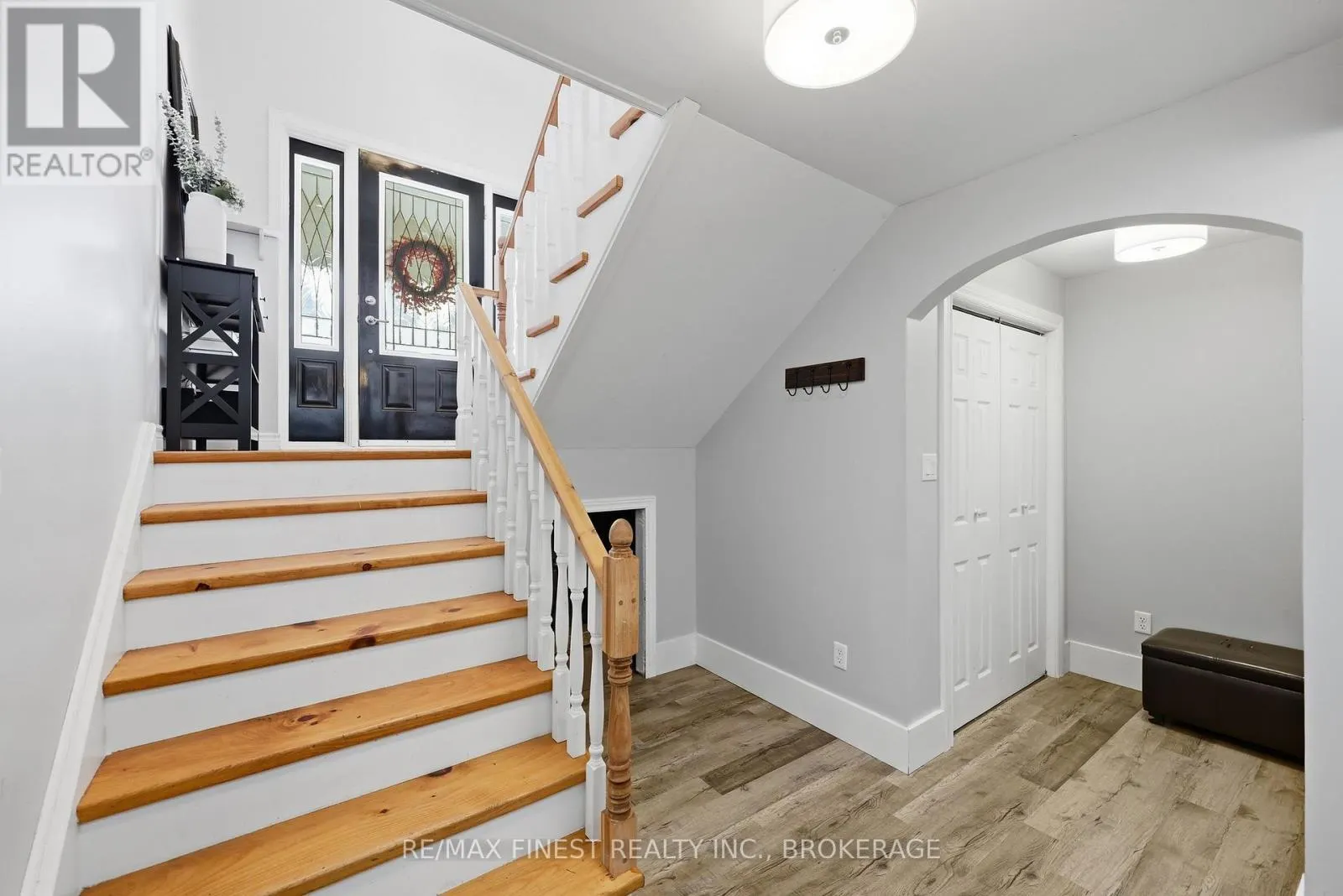 2518 RIDEAU FERRY ROAD