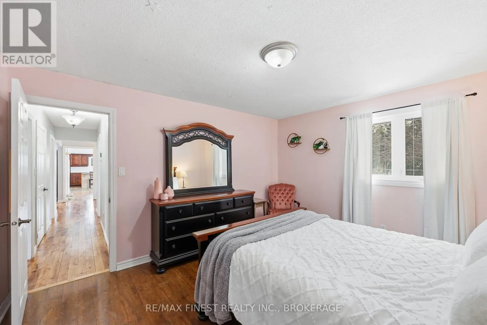 2518 RIDEAU FERRY ROAD
