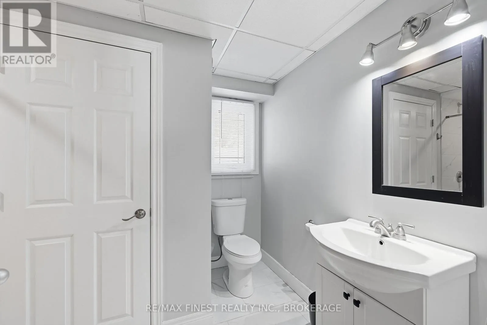 2518 RIDEAU FERRY ROAD