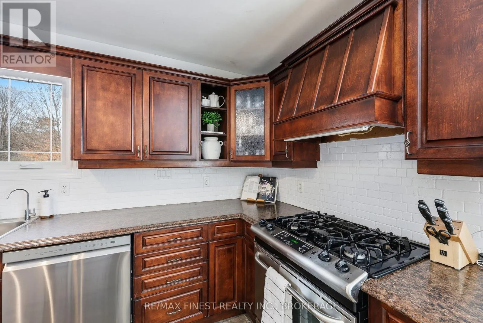 2518 RIDEAU FERRY ROAD