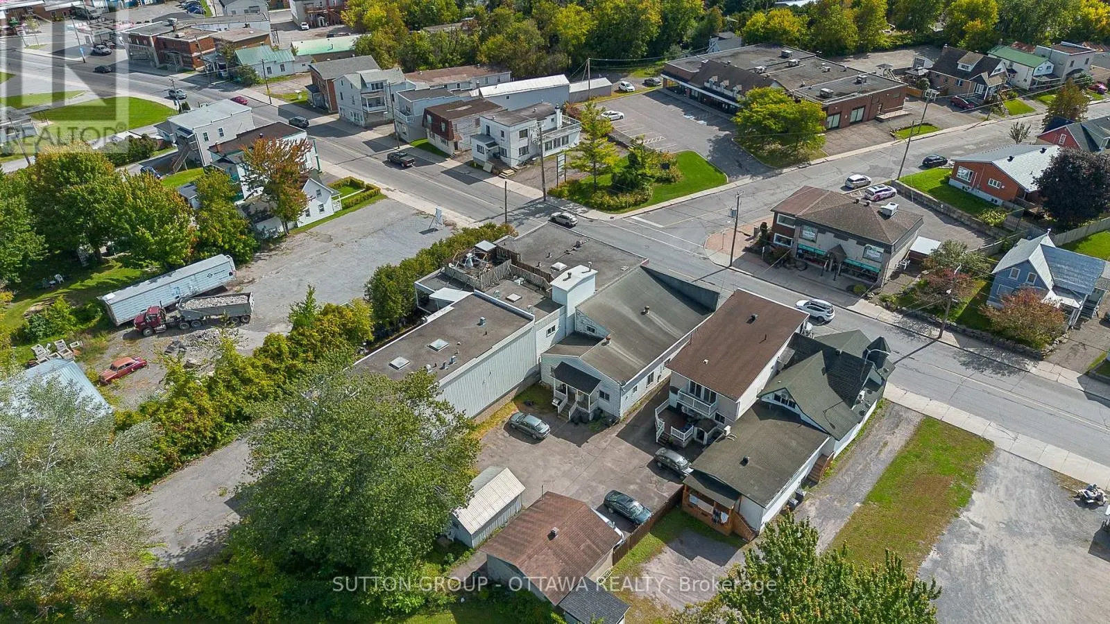 669-671 MAIN STREET E