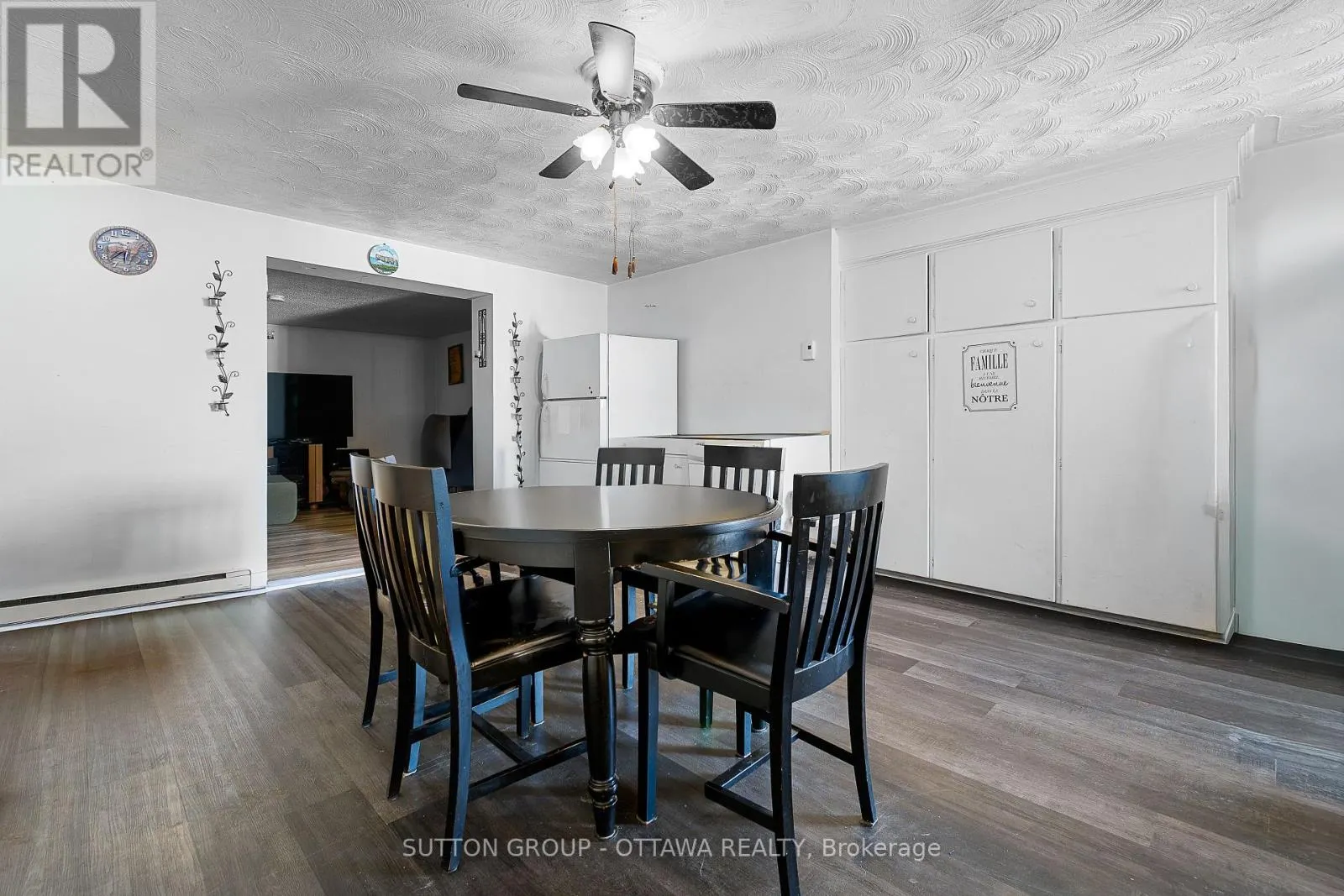 669-671 MAIN STREET E