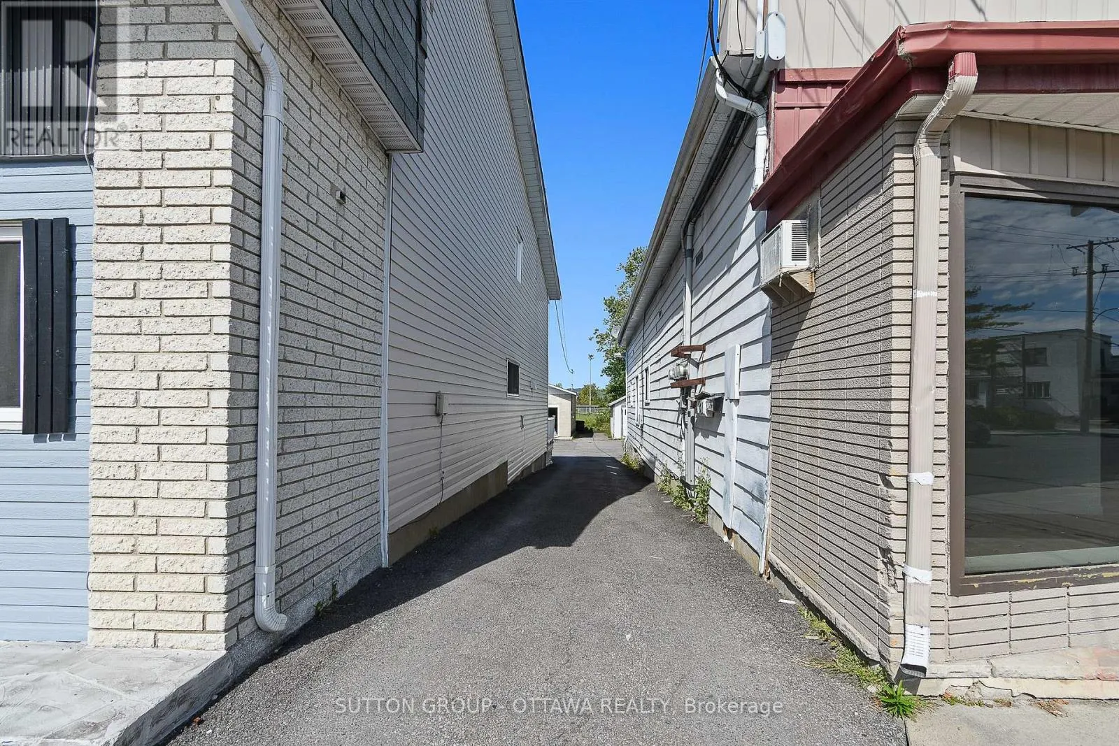 669-671 MAIN STREET E
