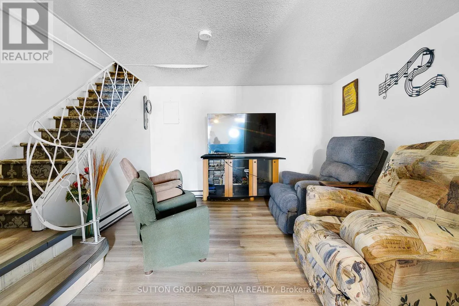 669-671 MAIN STREET E
