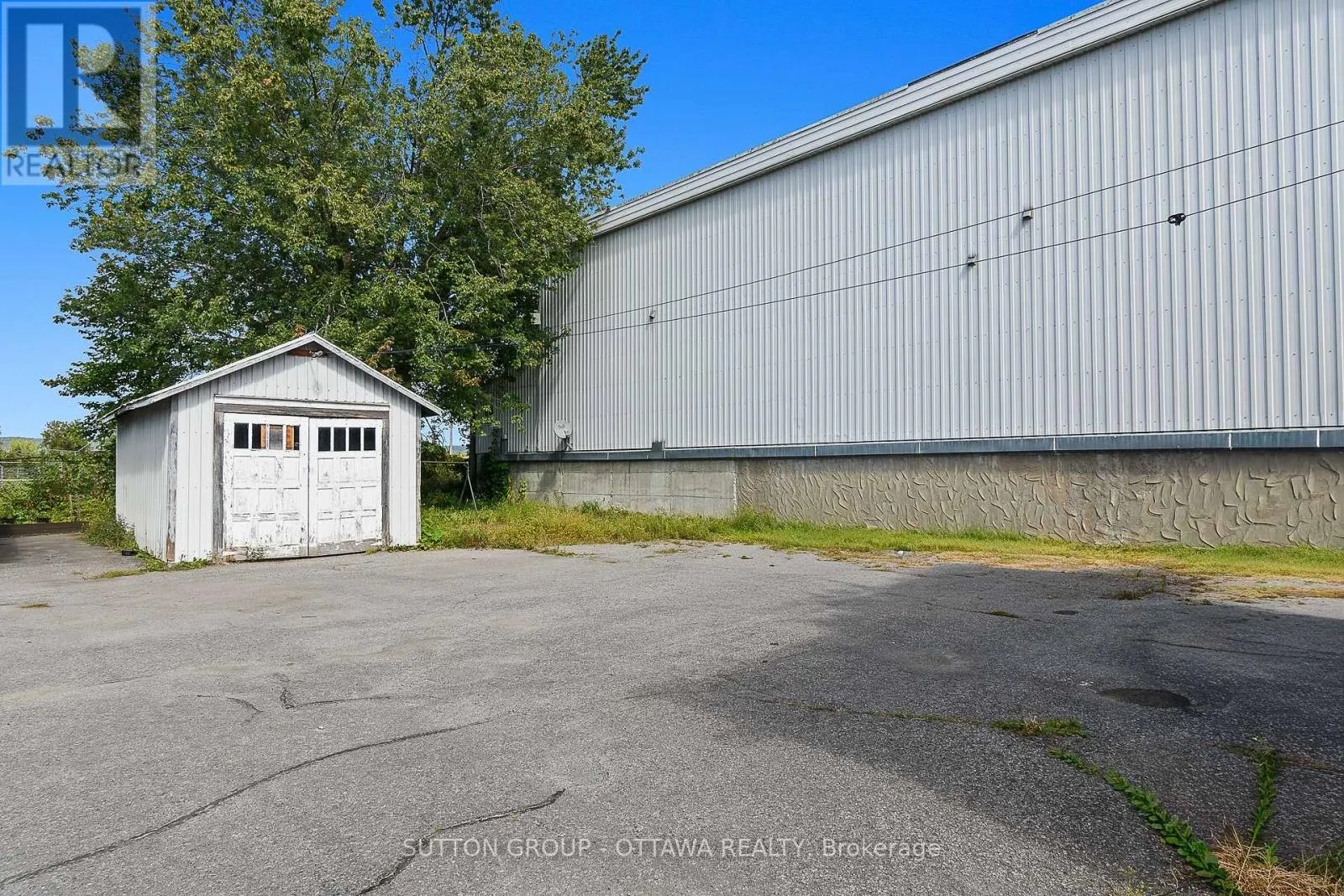 669-671 MAIN STREET E