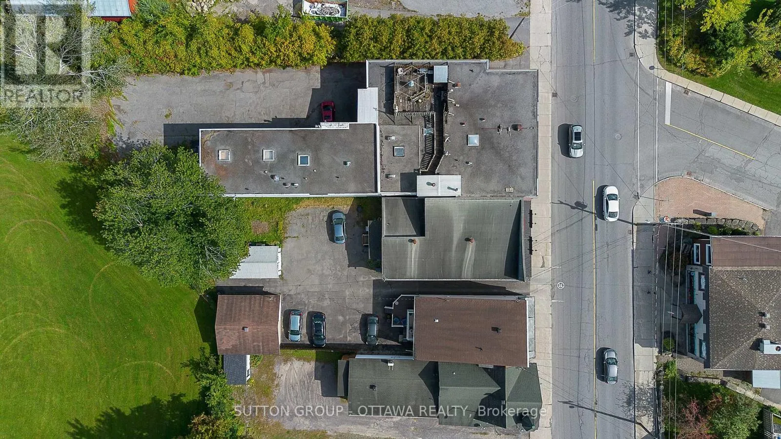 669-671 MAIN STREET E
