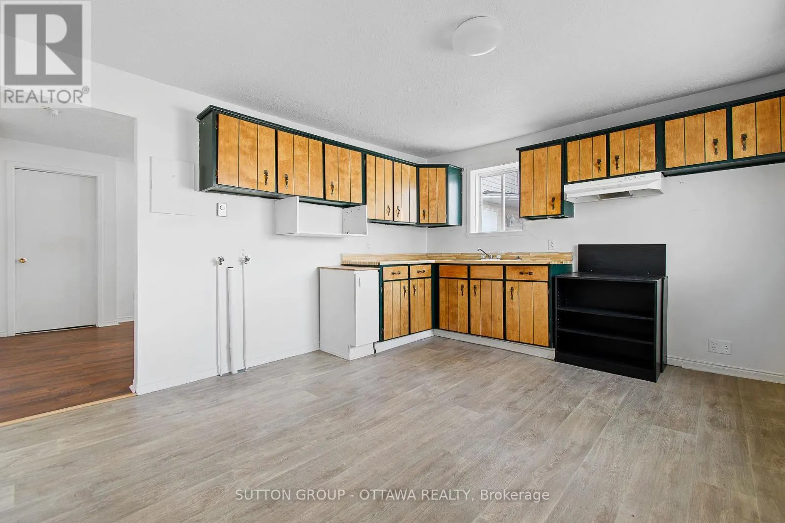 669-671 MAIN STREET E