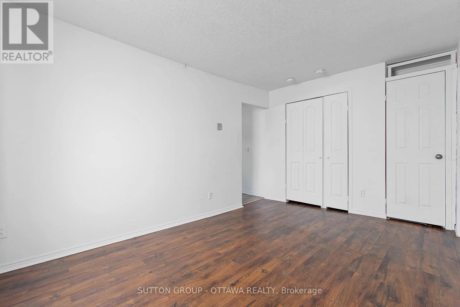 669-671 MAIN STREET E