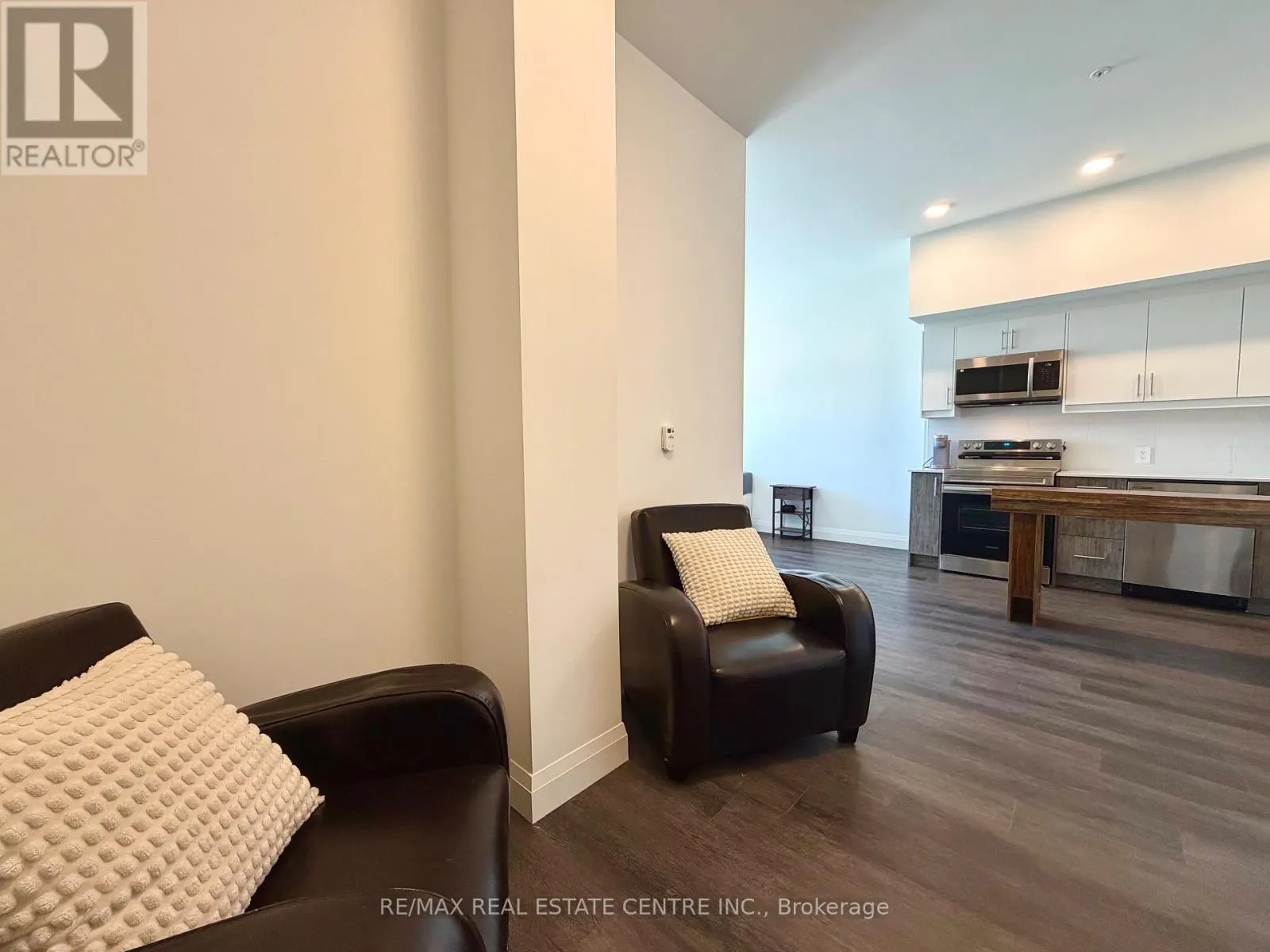 106 - 1333 WEBER STREET E