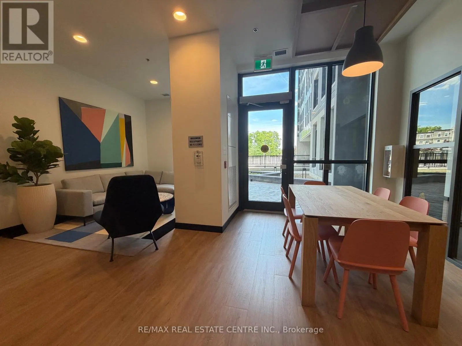 106 - 1333 WEBER STREET E