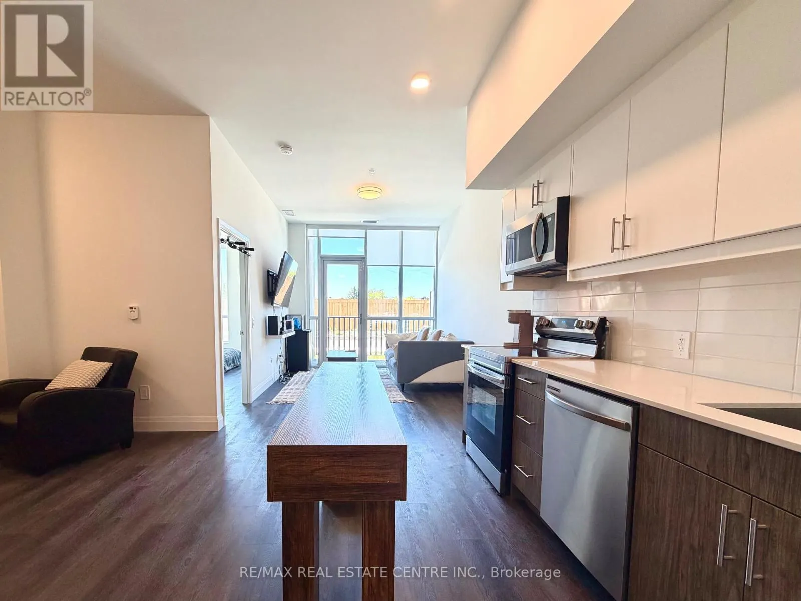 106 - 1333 WEBER STREET E