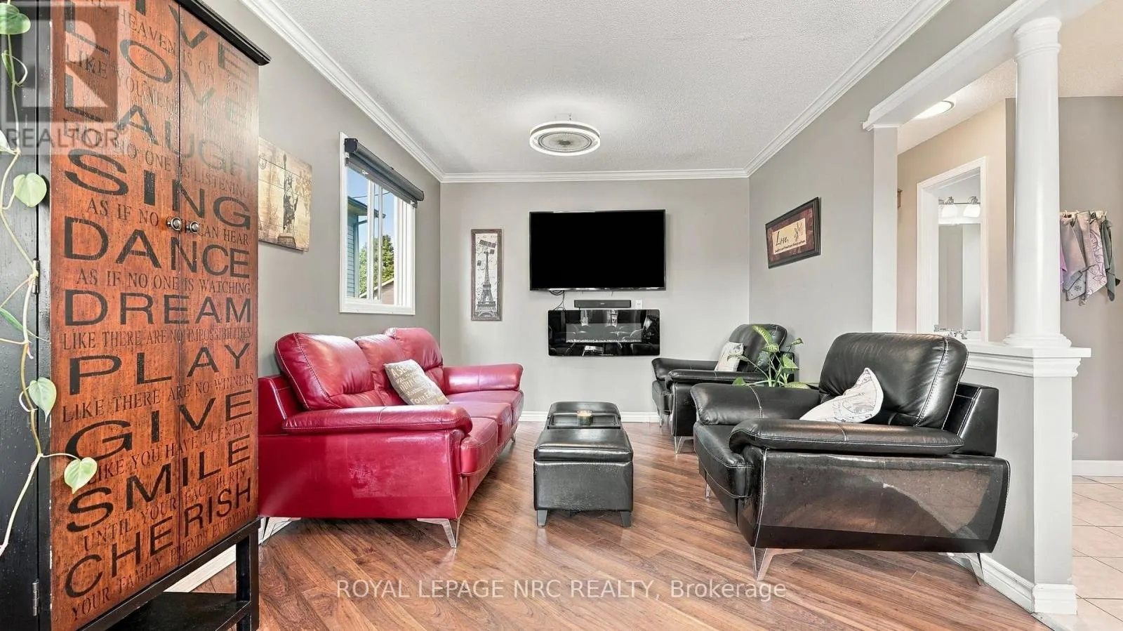 32 POPLAR CRESCENT