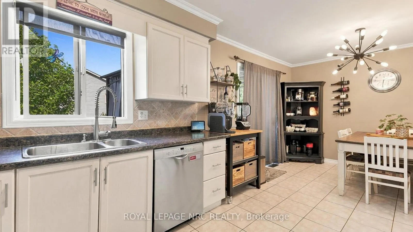 32 POPLAR CRESCENT
