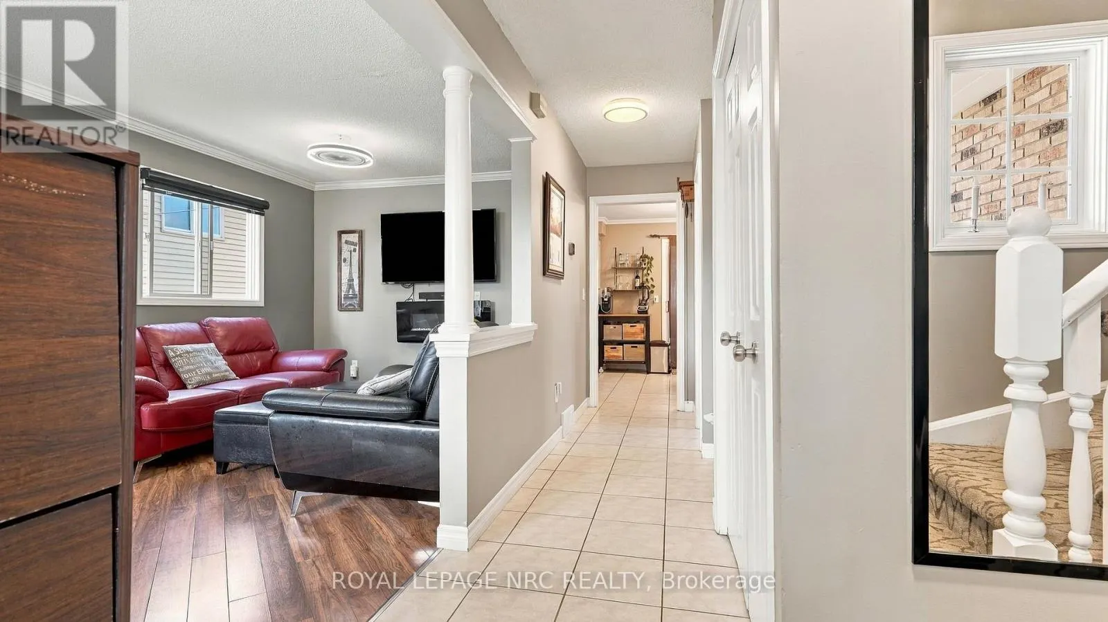 32 POPLAR CRESCENT