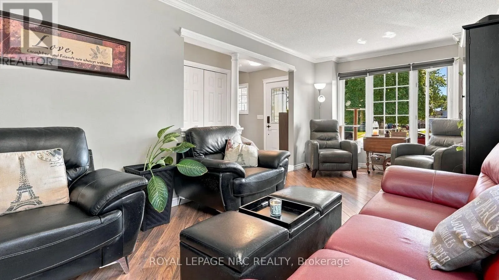 32 POPLAR CRESCENT