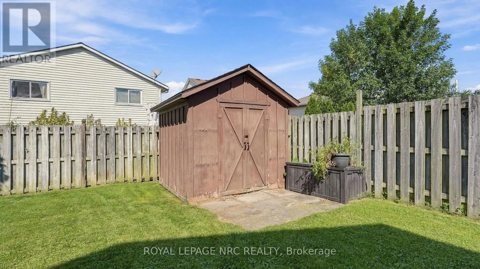 32 POPLAR CRESCENT