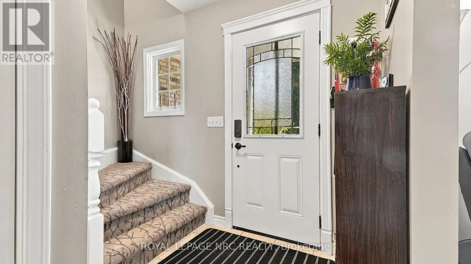 32 POPLAR CRESCENT