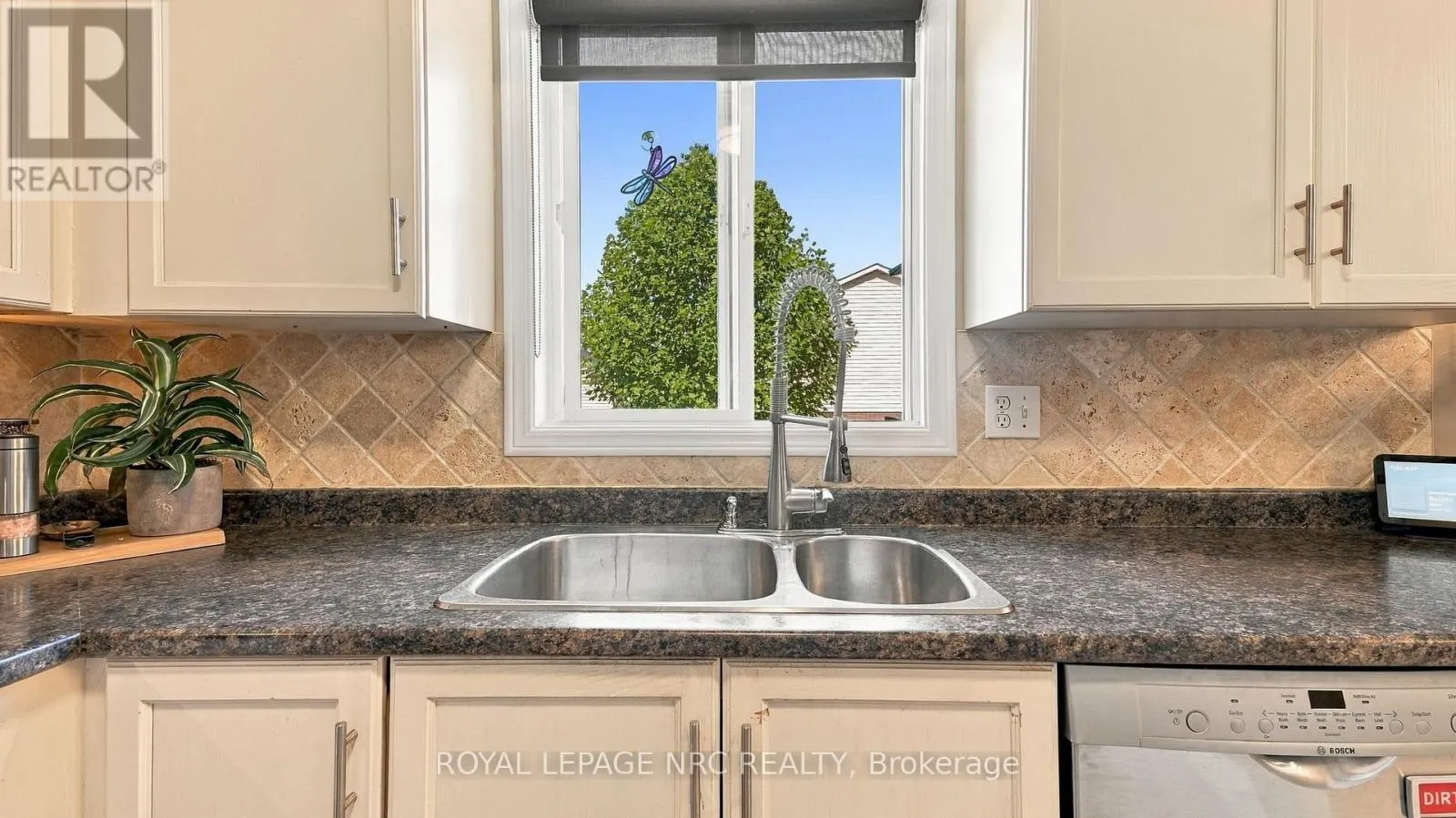 32 POPLAR CRESCENT