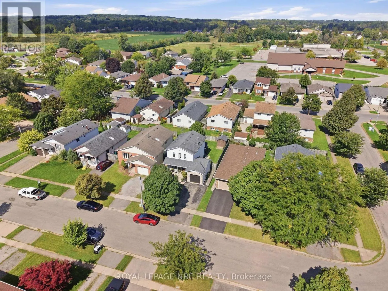 32 POPLAR CRESCENT