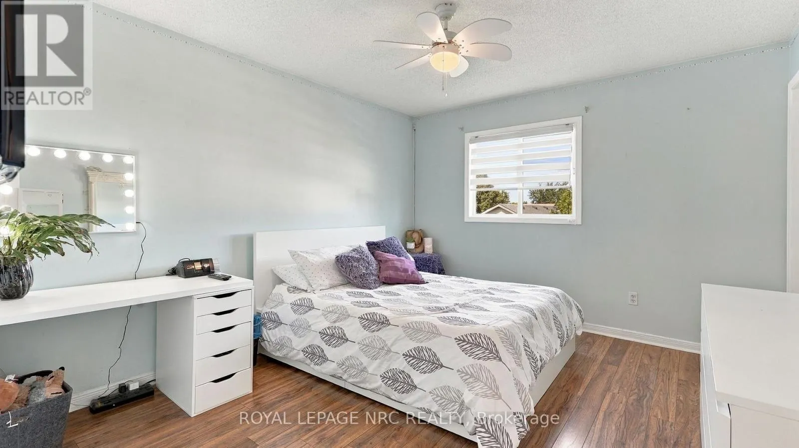 32 POPLAR CRESCENT