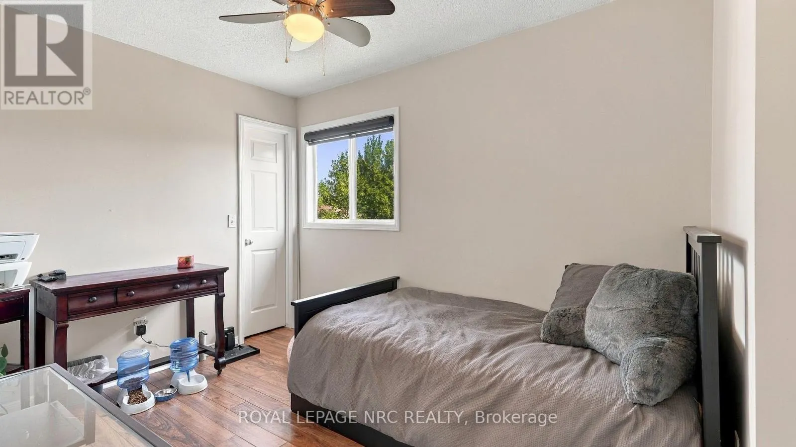 32 POPLAR CRESCENT