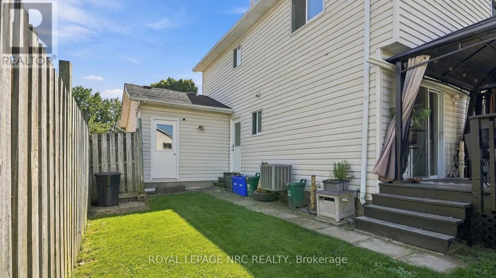 32 POPLAR CRESCENT