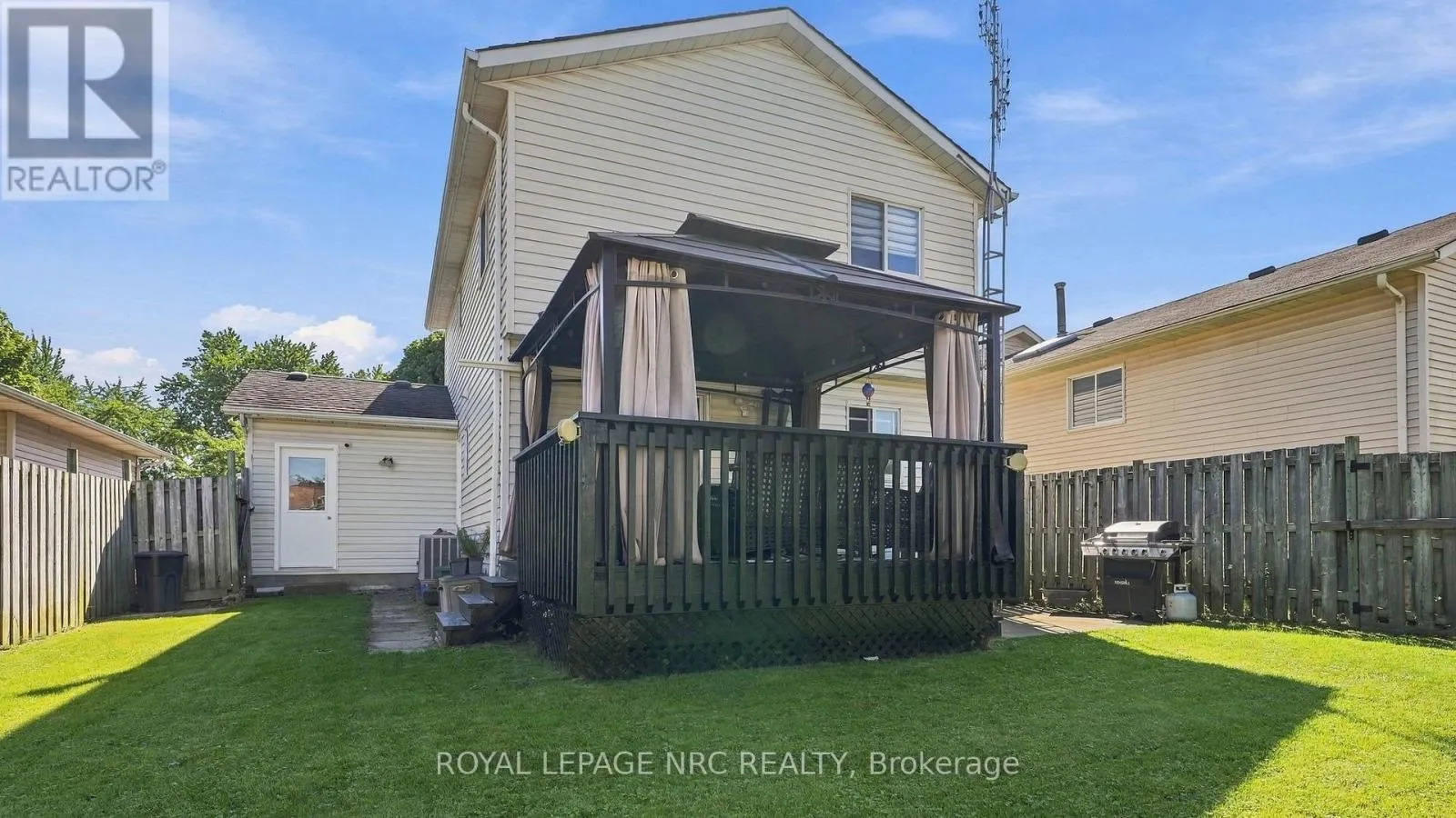 32 POPLAR CRESCENT