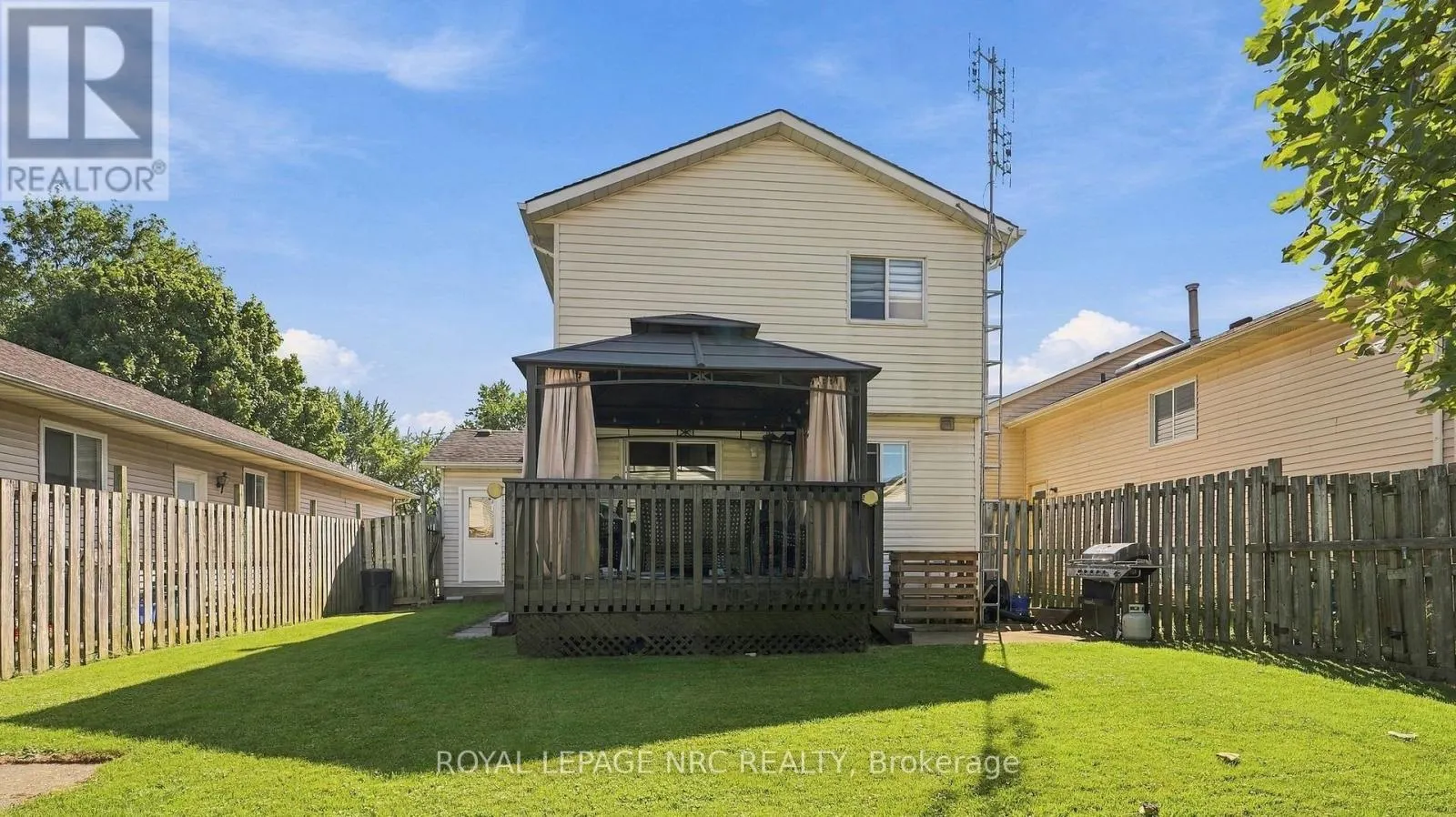 32 POPLAR CRESCENT