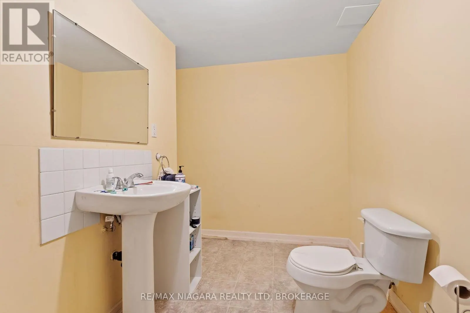 17 - 1448 NIAGARA STONE ROAD #17
