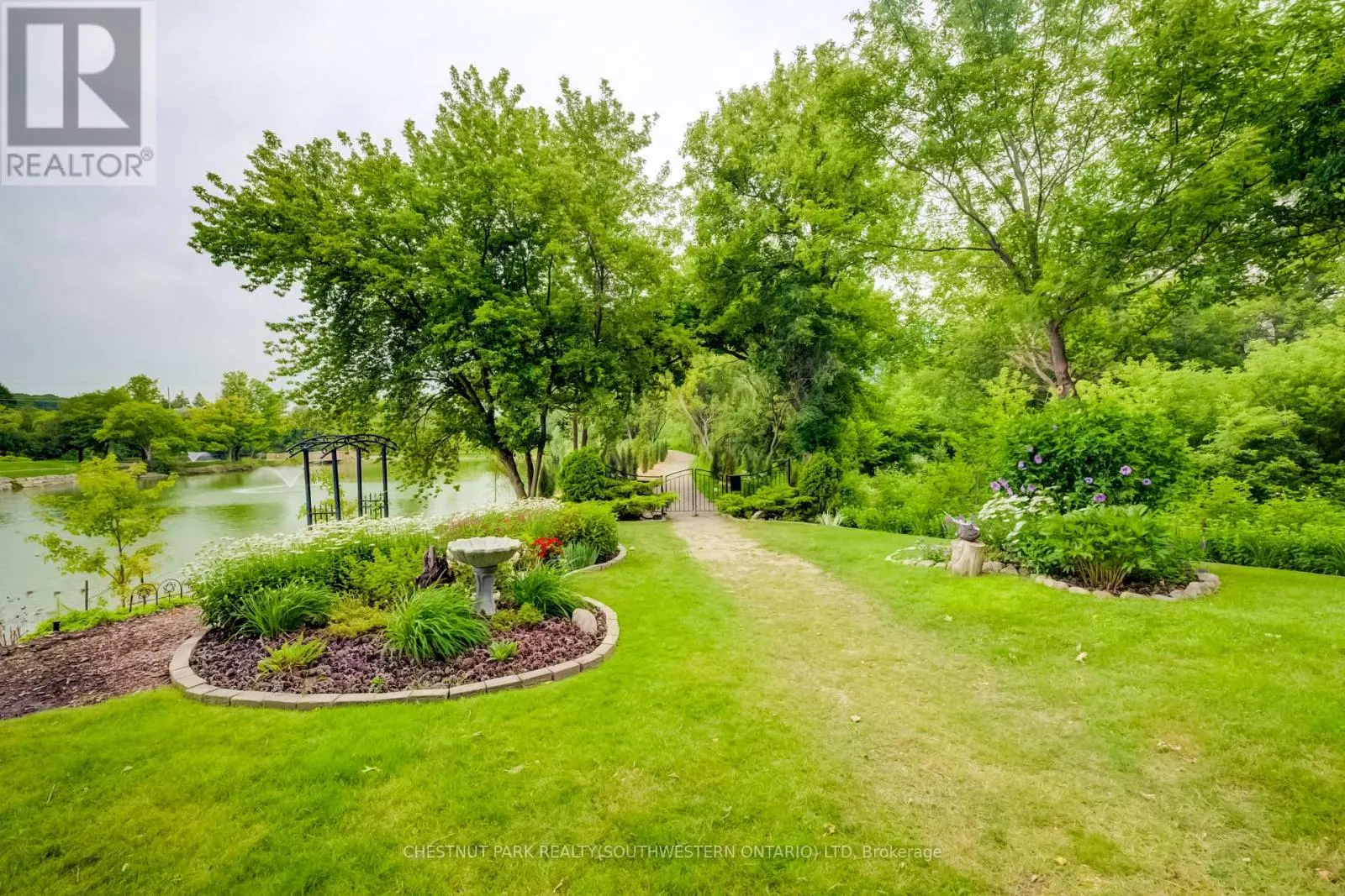 PH14 - 30 BLUE SPRINGS DRIVE