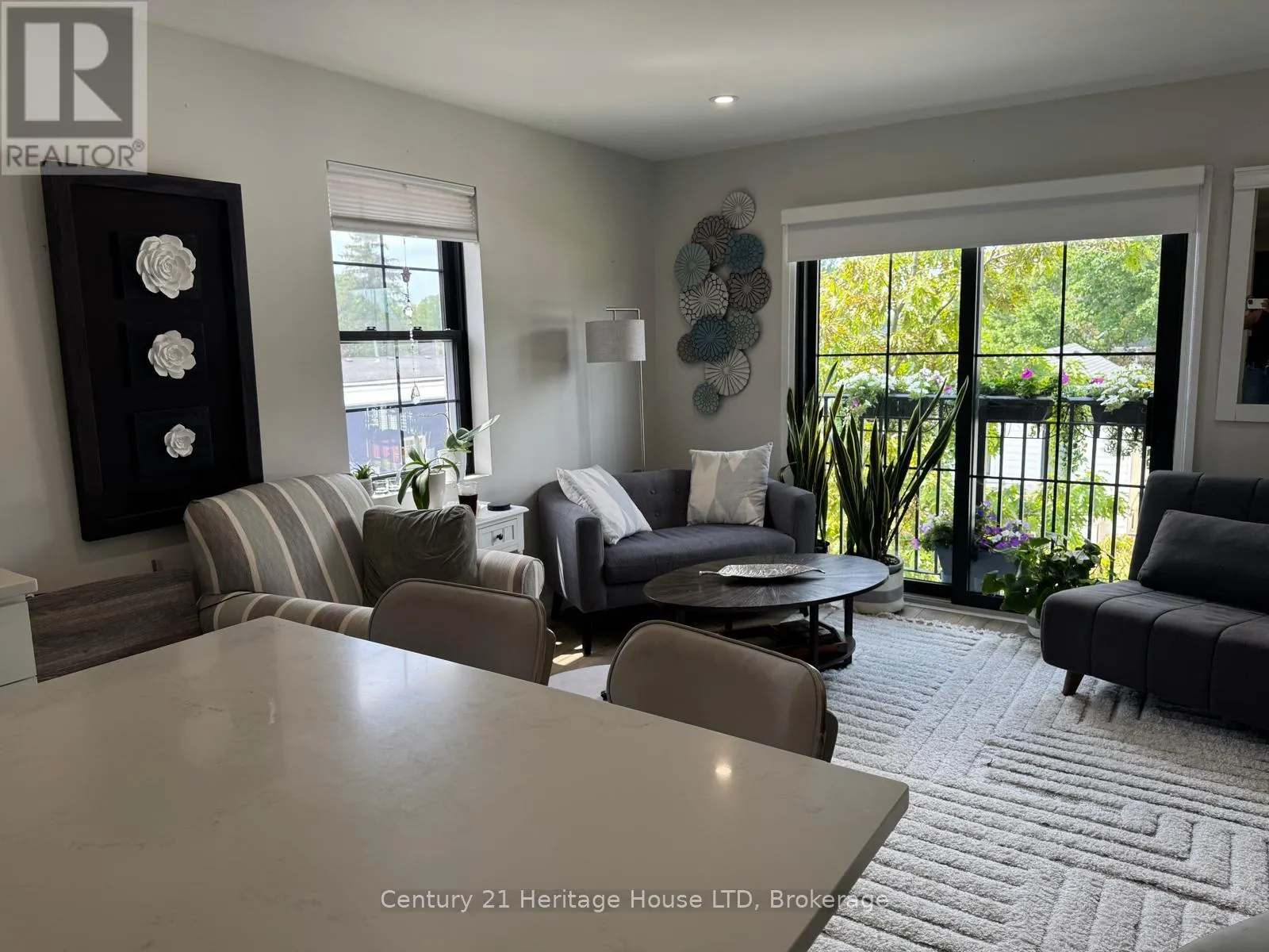 203 - 344 RIDGE ROAD N #203