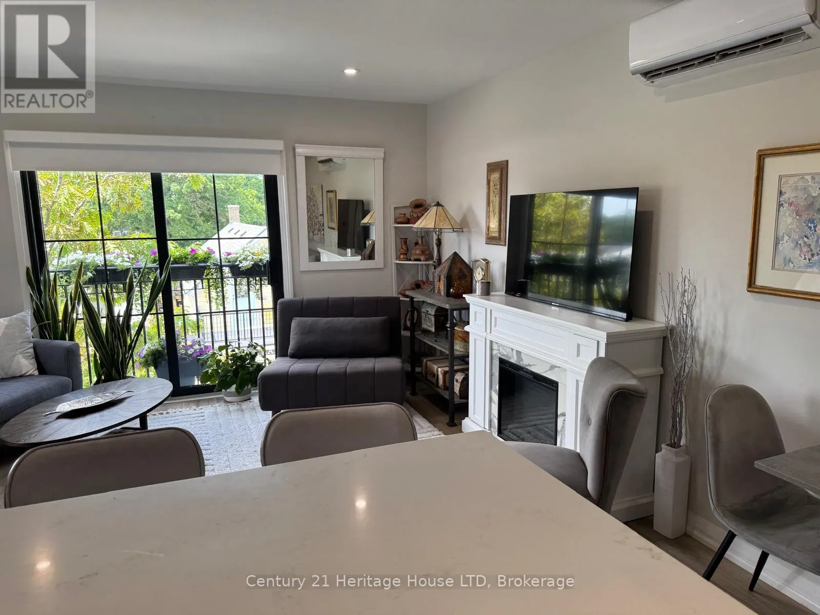 203 - 344 RIDGE ROAD N #203