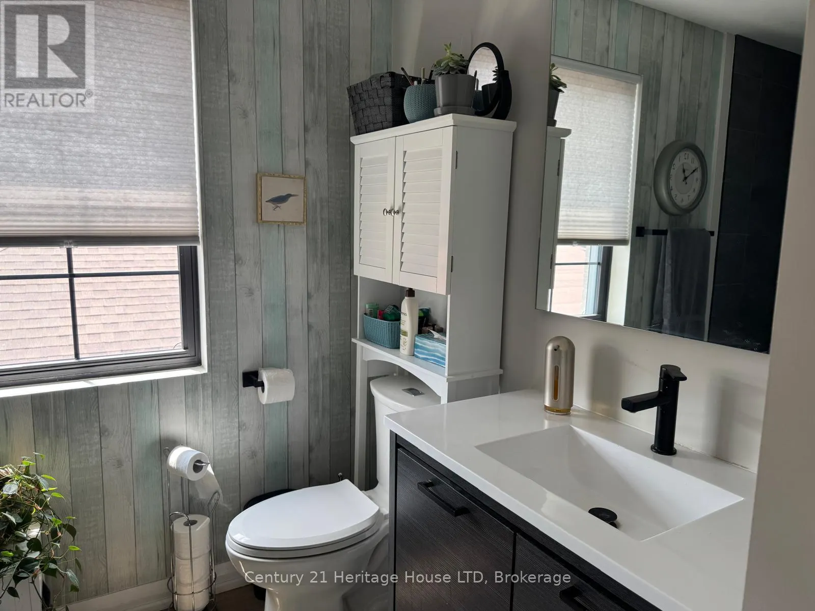 203 - 344 RIDGE ROAD N #203