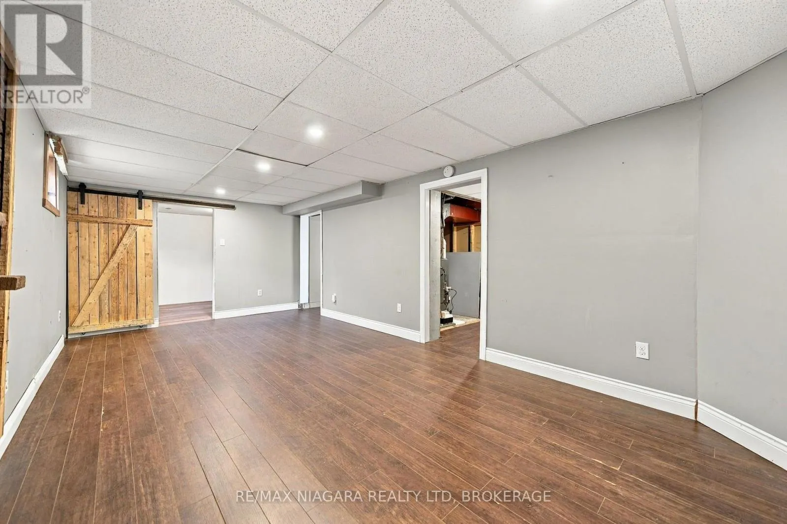 8 NORTH CRESCENT DRIVE N