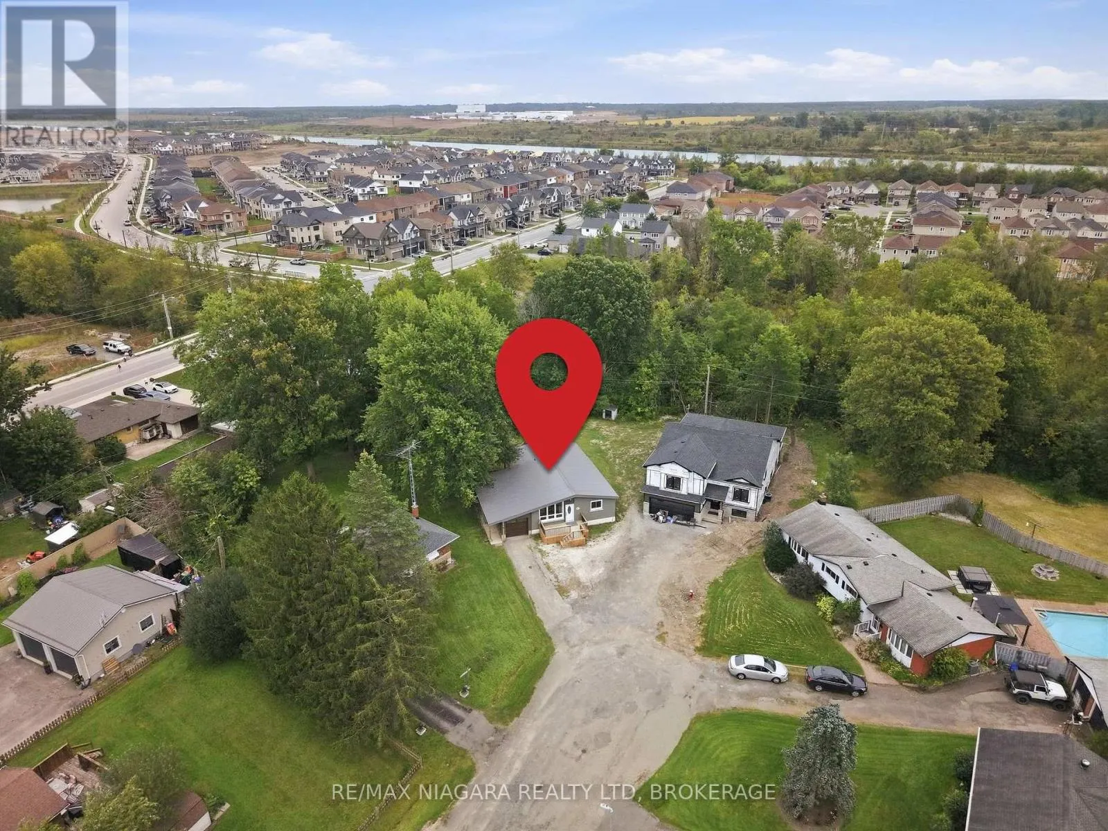 8 NORTH CRESCENT DRIVE N