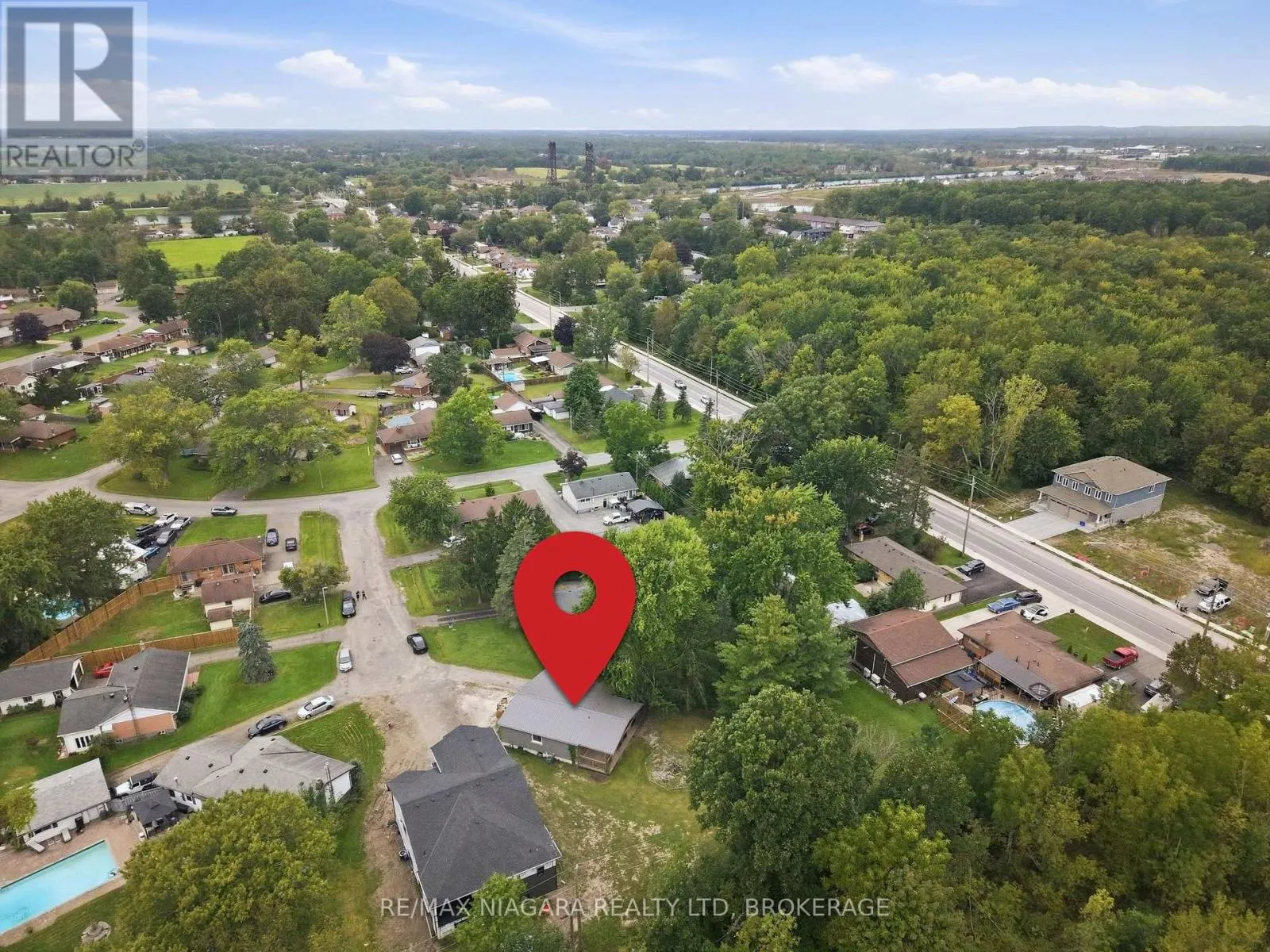 8 NORTH CRESCENT DRIVE N