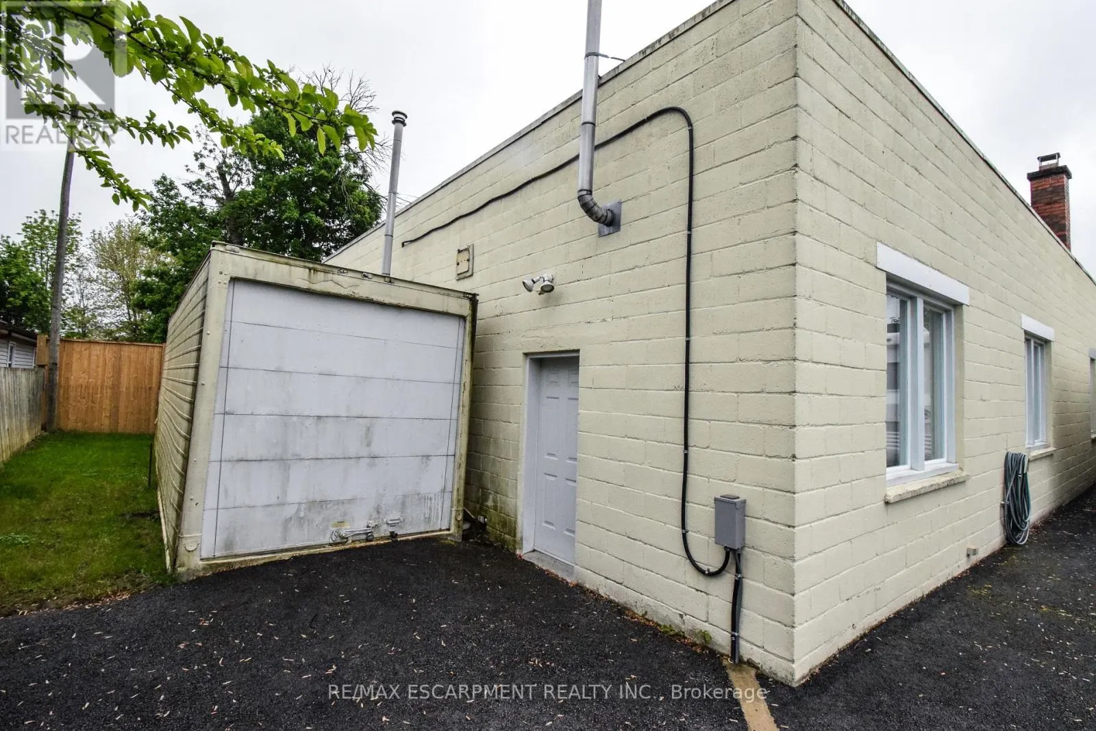264 HELLEMS AVENUE