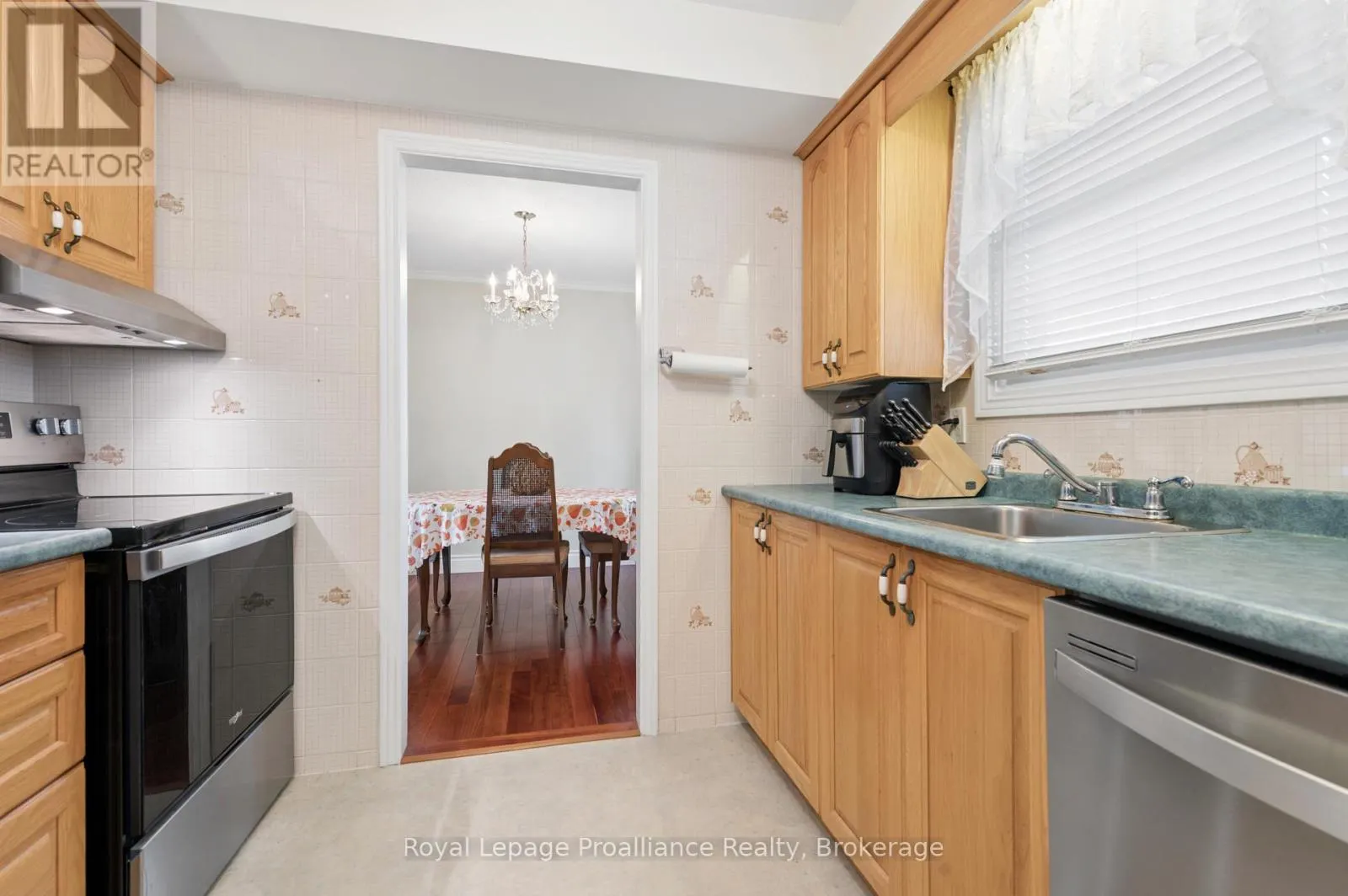 28 SHONIKER AVENUE