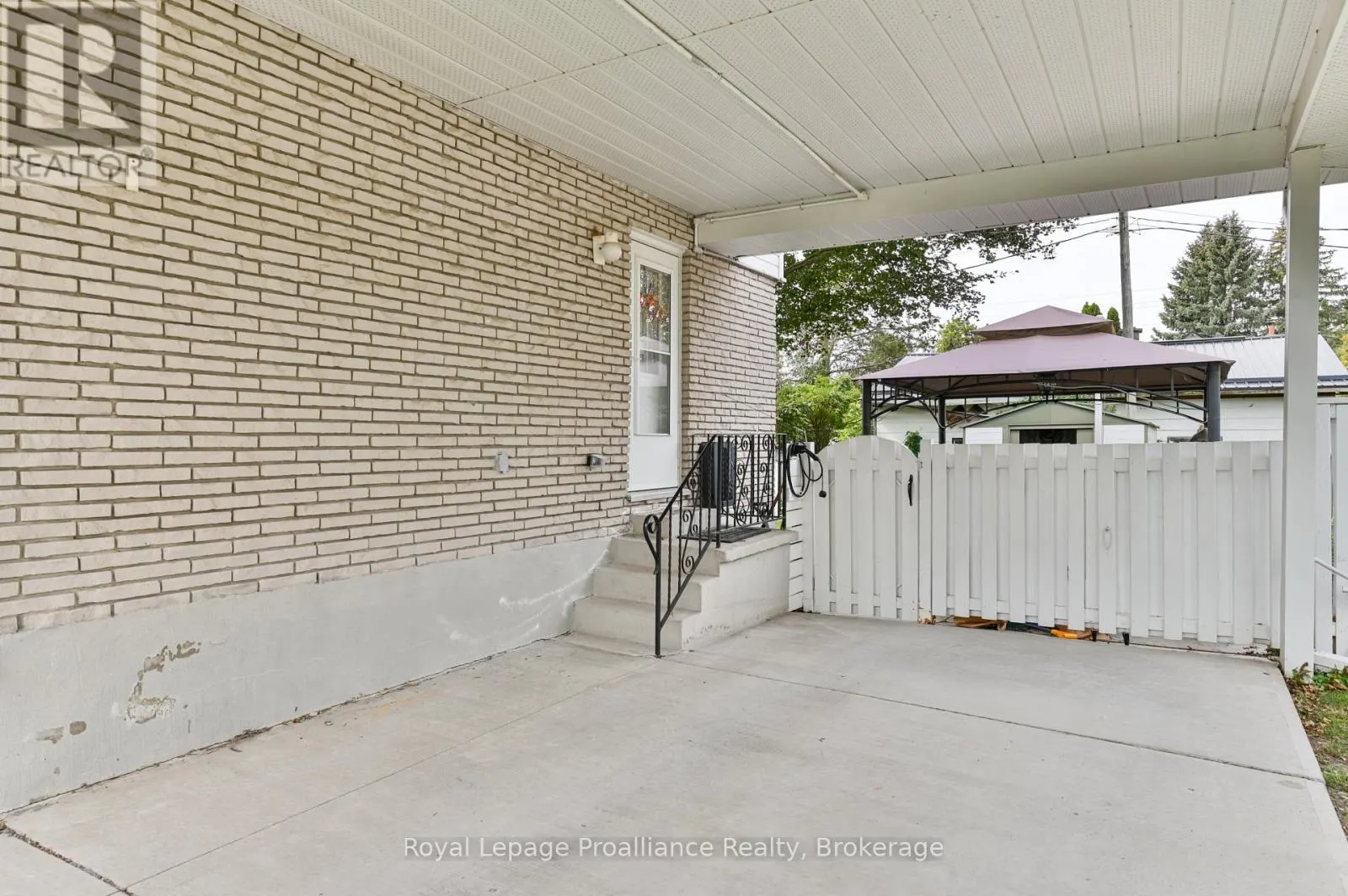 28 SHONIKER AVENUE