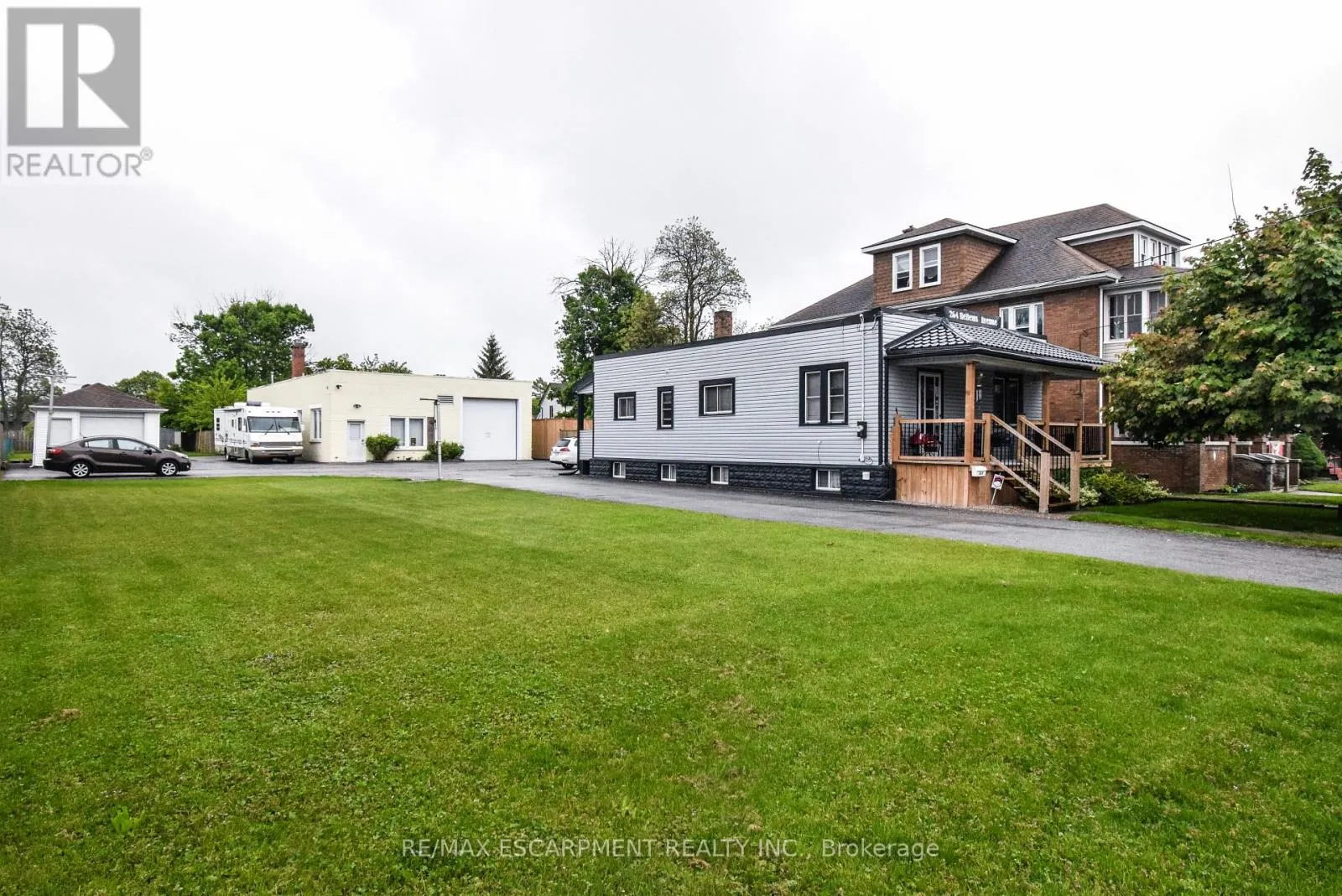 258 HELLEMS AVENUE