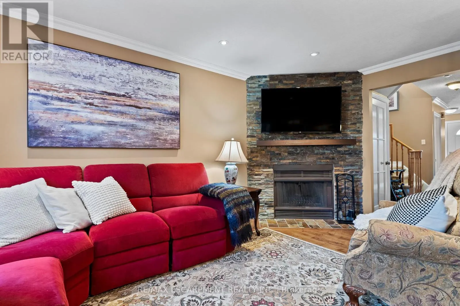 16 - 79 BRAEHEID AVENUE