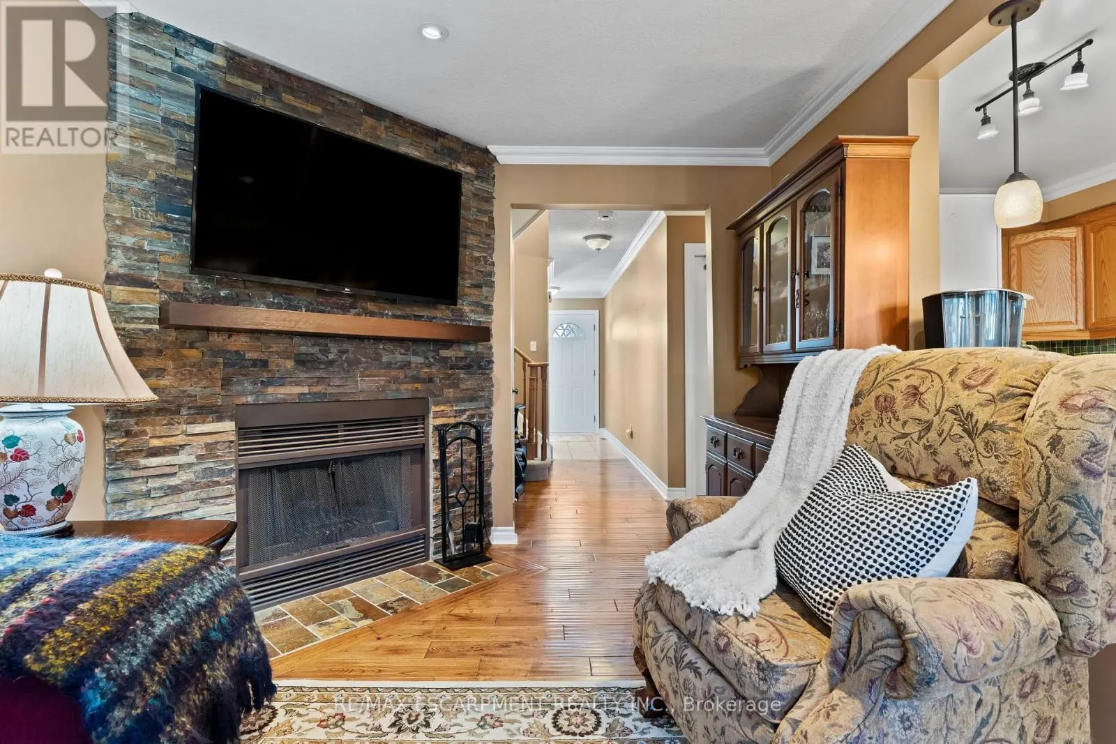 16 - 79 BRAEHEID AVENUE