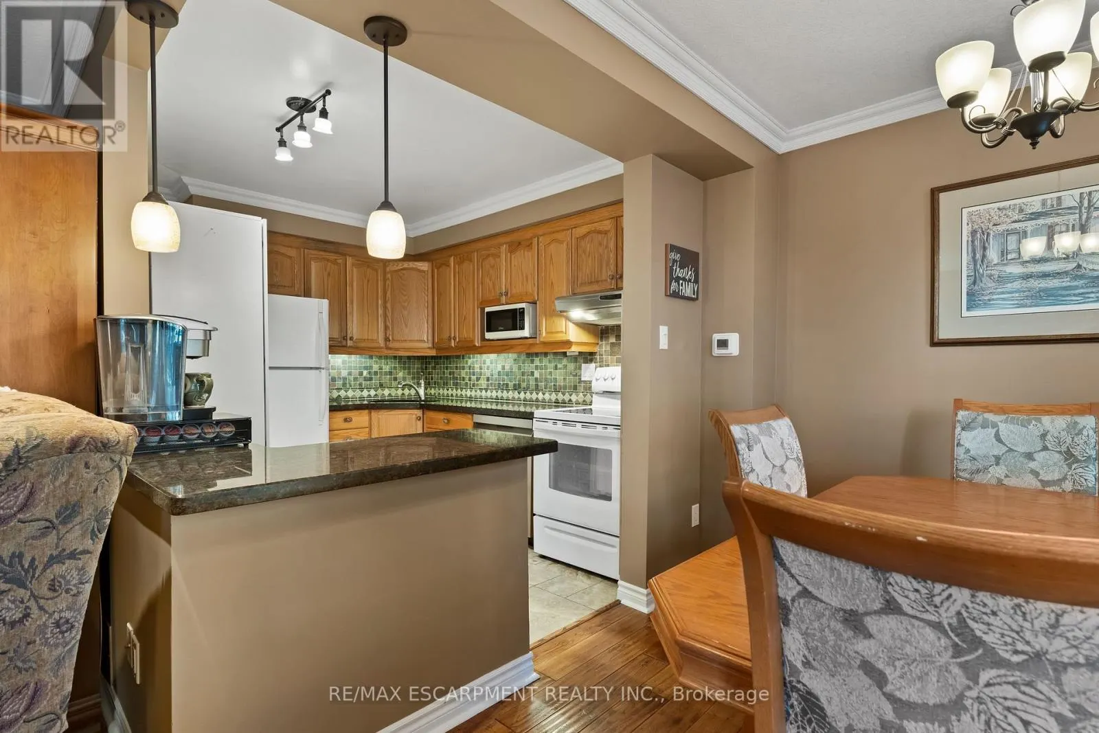 16 - 79 BRAEHEID AVENUE
