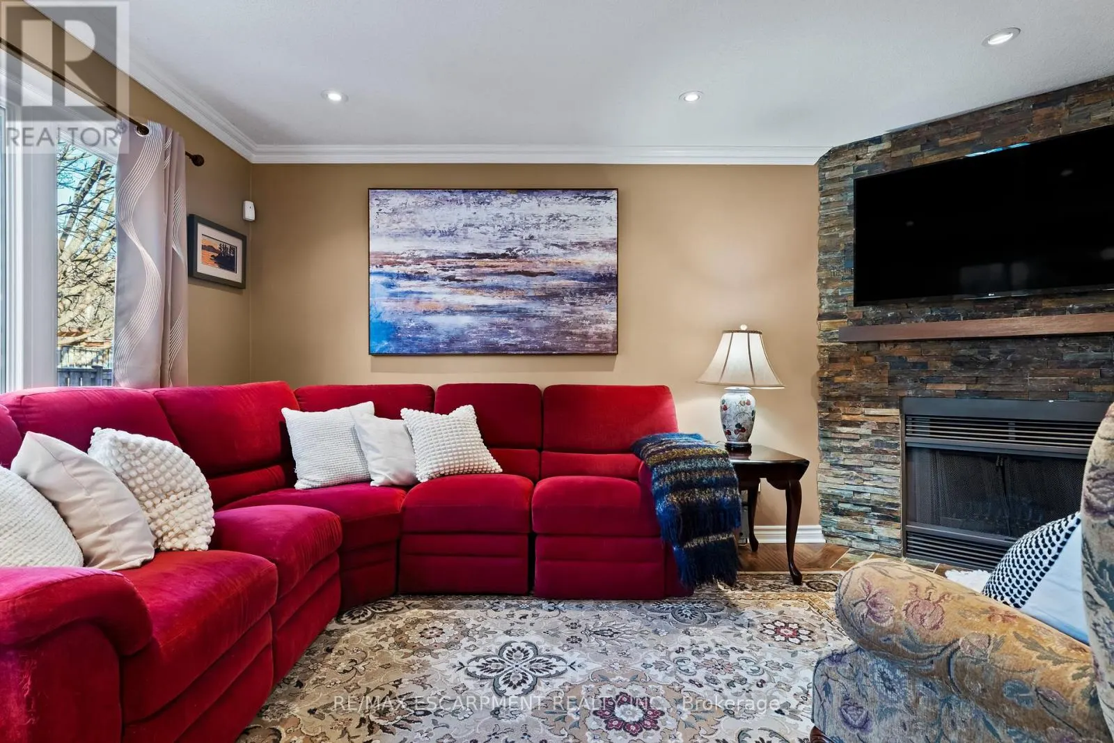 16 - 79 BRAEHEID AVENUE