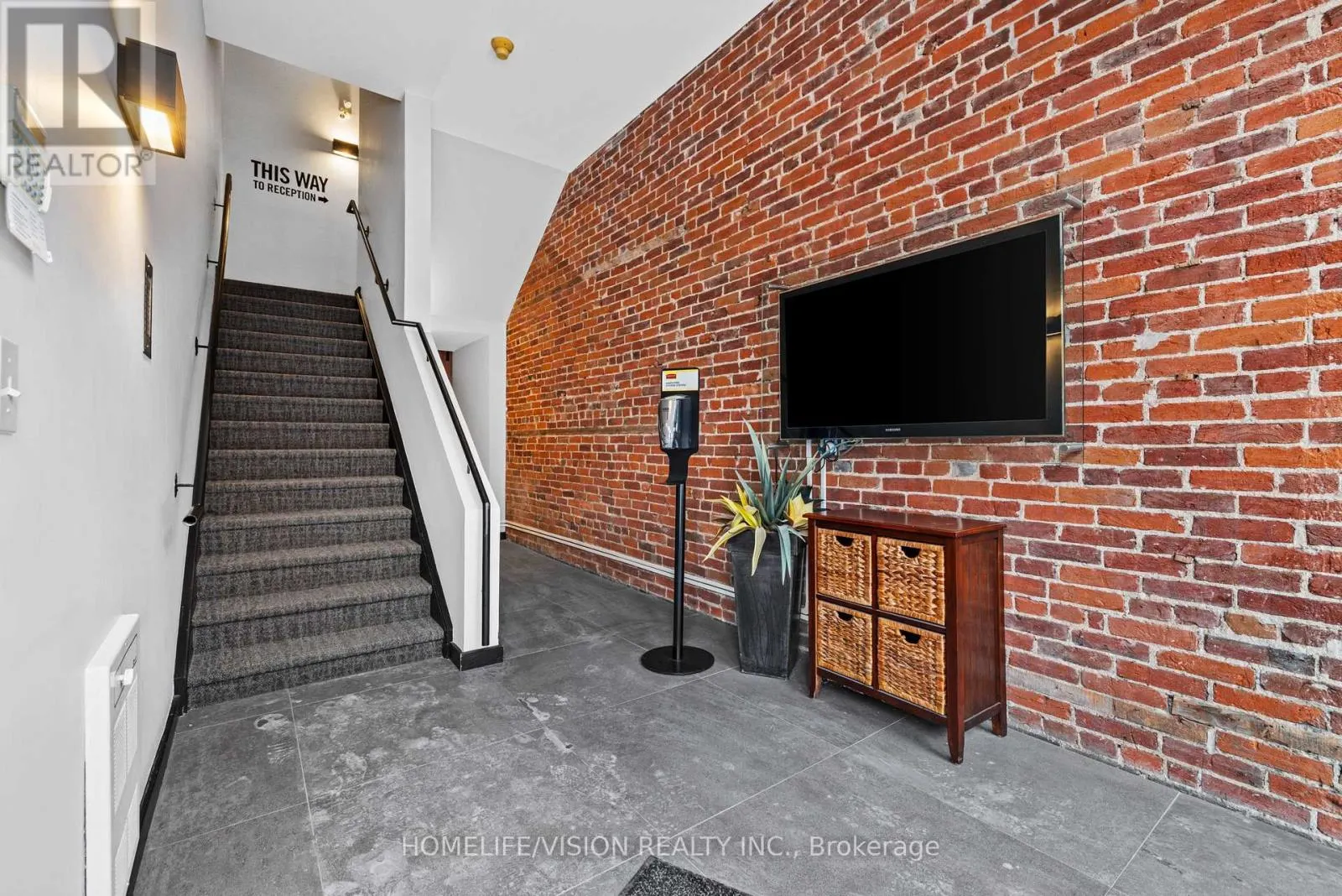 379 GEORGE STREET N