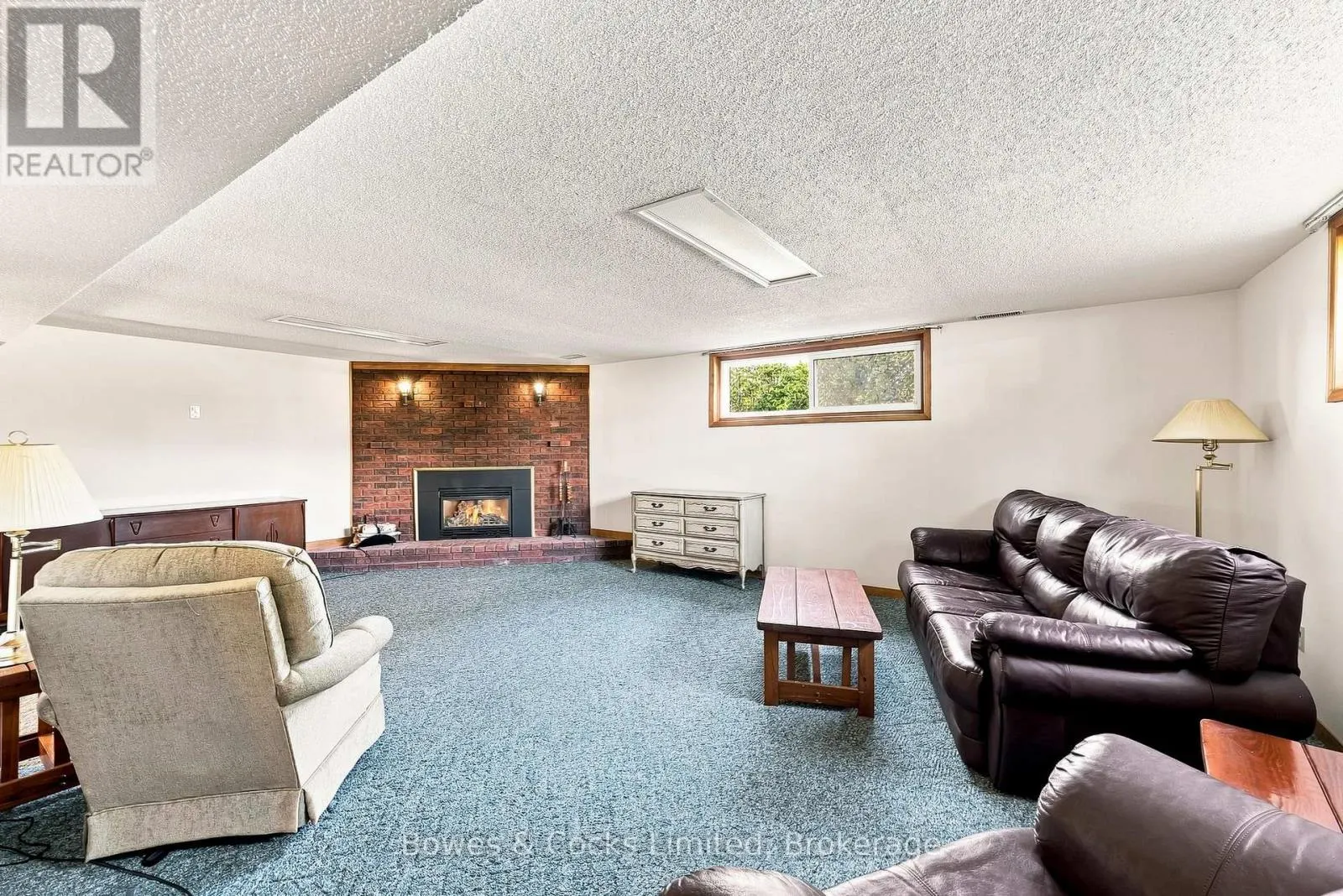 687 LUNDY'S LANE