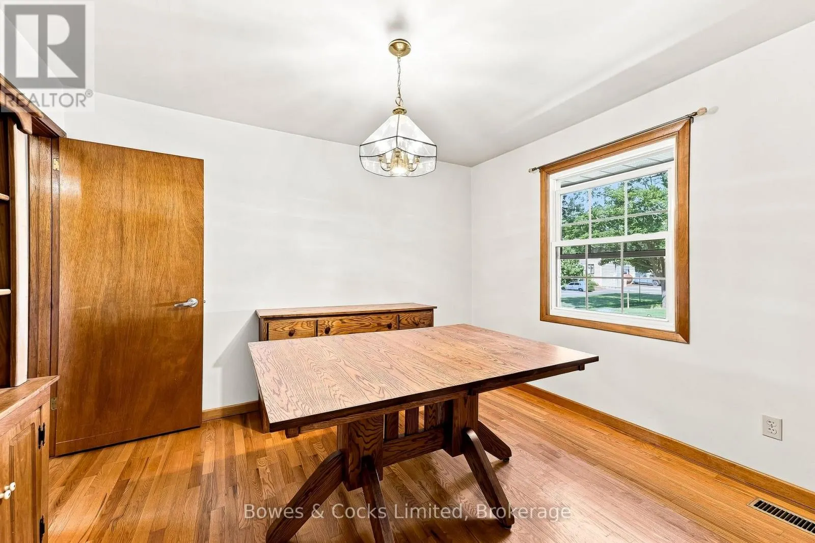 687 LUNDY'S LANE