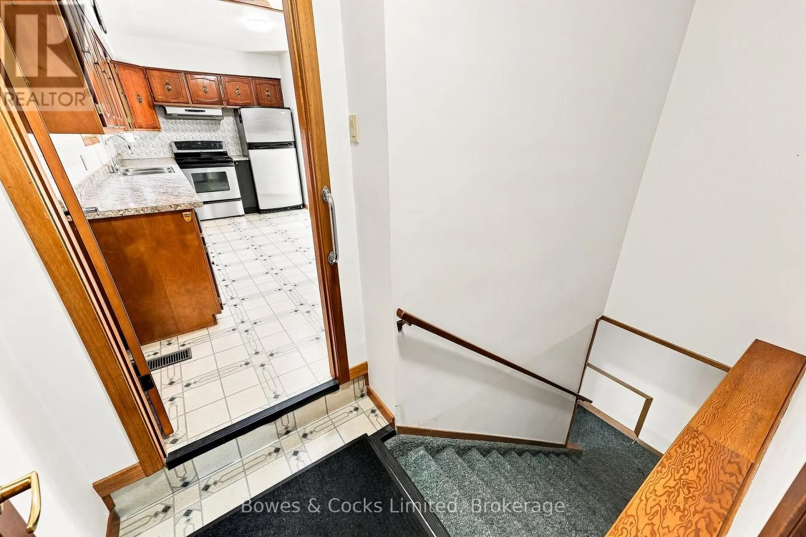 687 LUNDY'S LANE